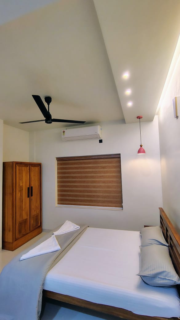 Studio 2 bed and room