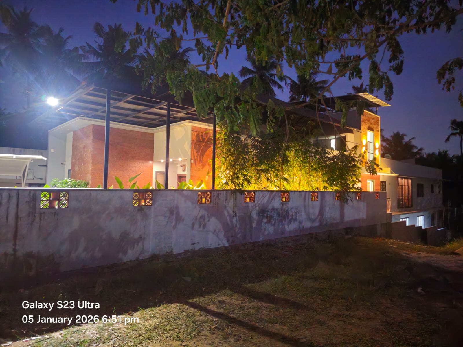 Outside View — photo 3