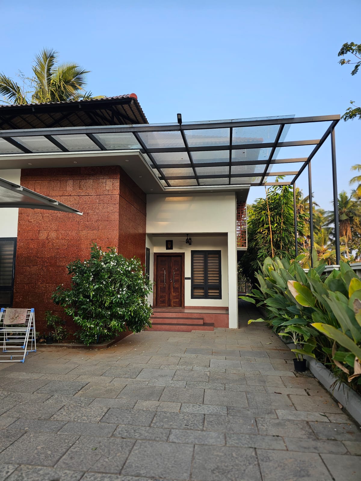Outside View — photo 6